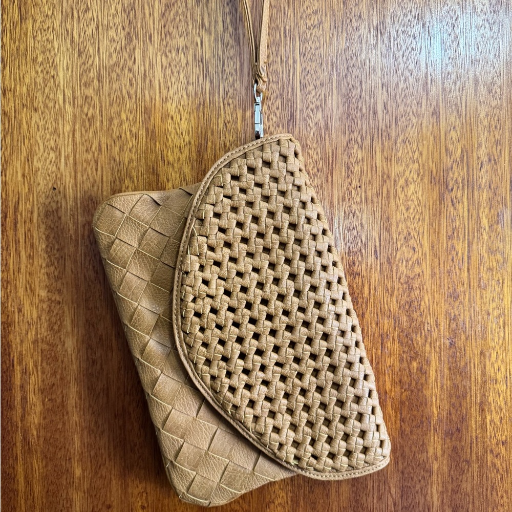 Elegant Tan Woven Clutch